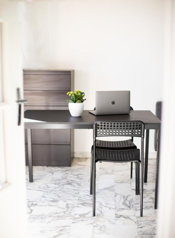 Studio With Terrace And Sea View, 10 Min To The Beach Nice Bagian luar foto