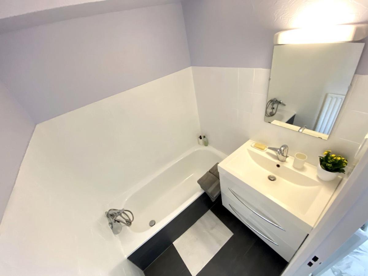 Studio With Terrace And Sea View, 10 Min To The Beach Nice Bagian luar foto