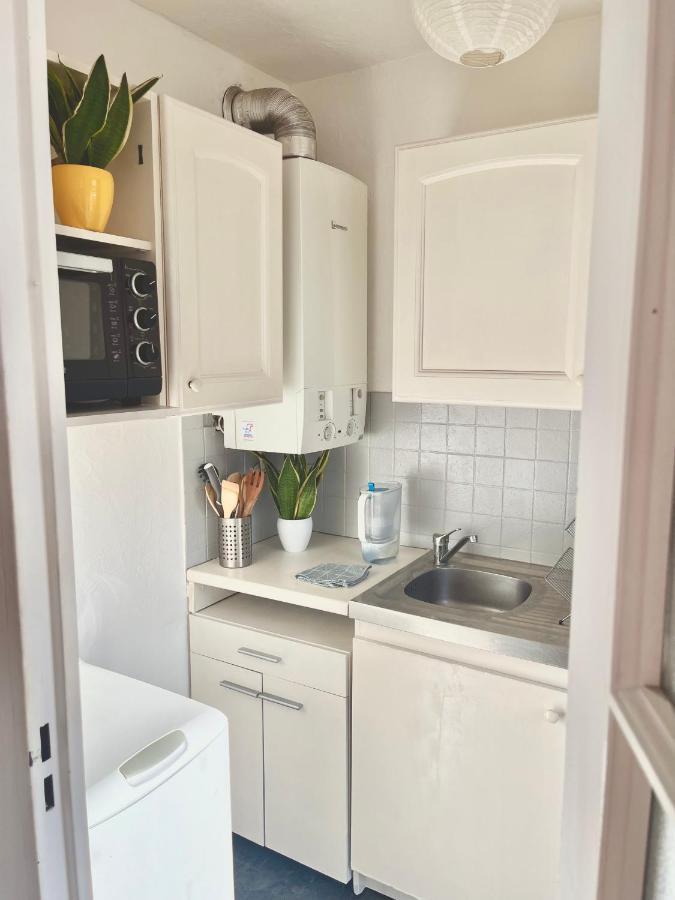 Studio With Terrace And Sea View, 10 Min To The Beach Nice Bagian luar foto