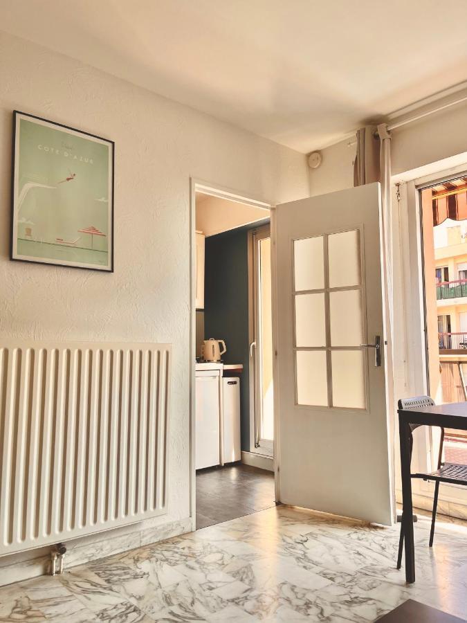 Studio With Terrace And Sea View, 10 Min To The Beach Nice Bagian luar foto